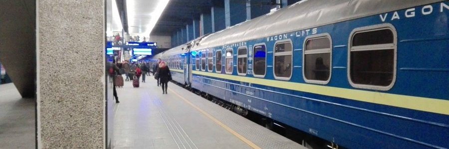 Поезд у перрона